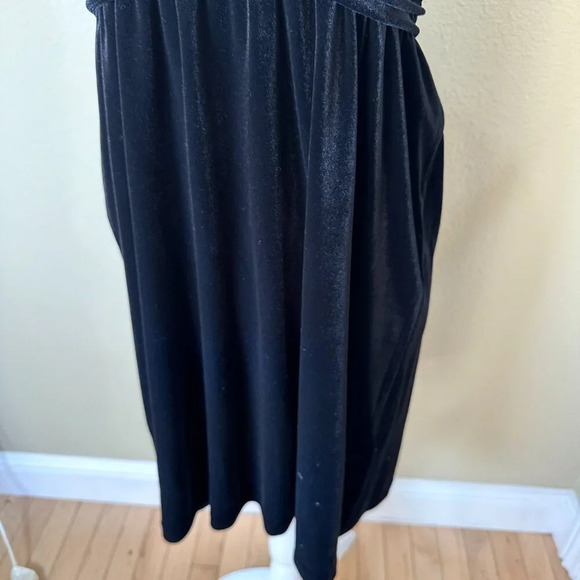 NWT OLD NAVY Stretch Velvet Strapless Mini Dress Size Small Ruched - Picture 4 of 13